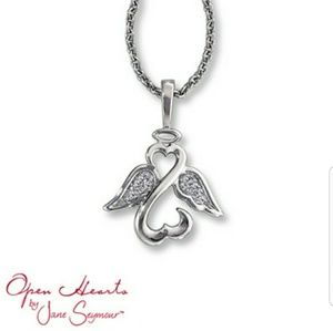 Trade for @Yaya35.O pen heart angel necklace.